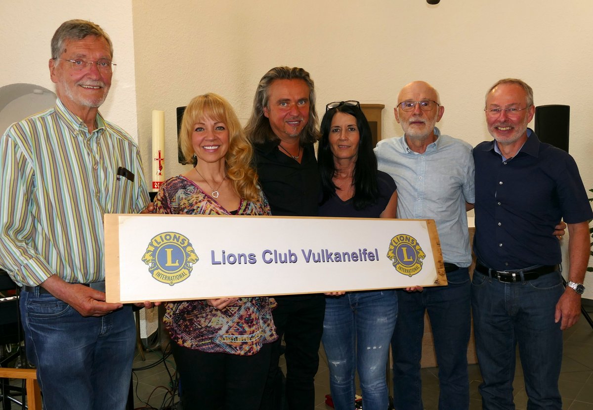 Mitglieder des Lions Clubs Vulkaneifel - Gabriella und Johnny - Liliana Lindner (Leitung)