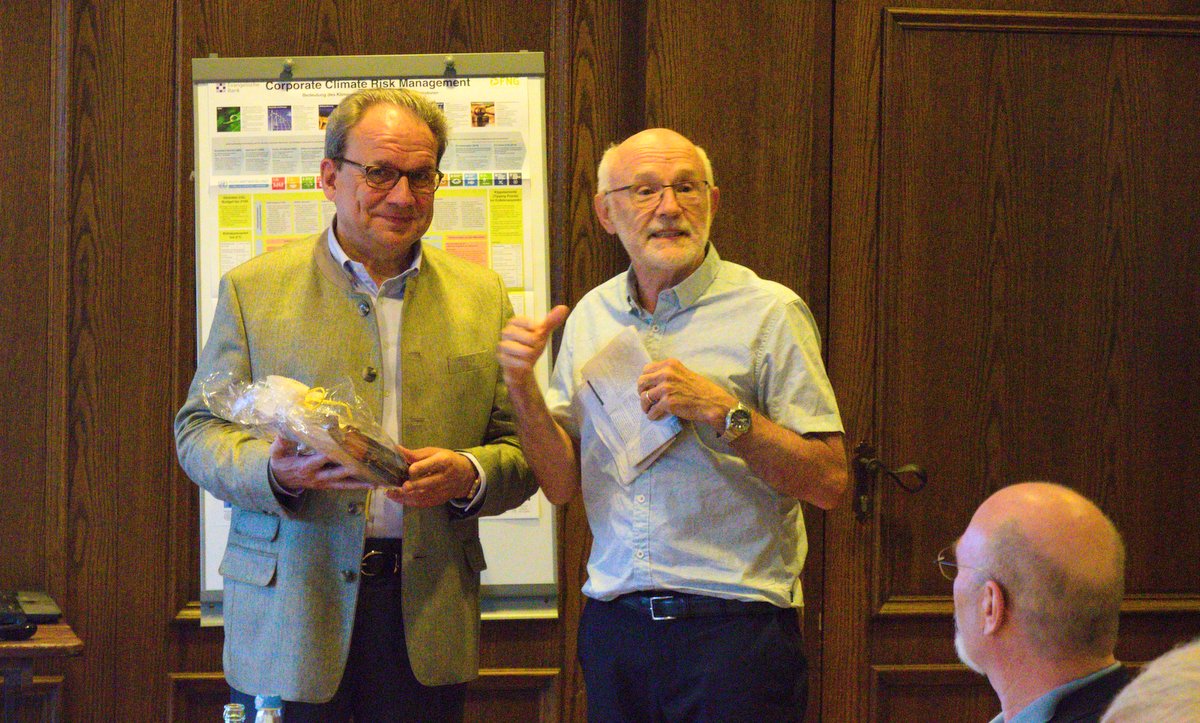 Dr. Thomas Schulz im Gespräch mit Siegfried Czernohorsky, Präsident des Lions Clubs Vulkaneifel und den Gästen